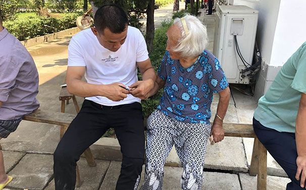 愛滿福利院,湖北昌利員工端午節(jié)前送溫暖 愛滿福利院,湖北昌利員工端午節(jié)前送溫暖