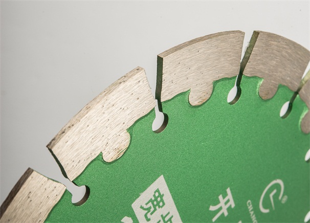 如何提高開槽切割片刀頭金剛石的把持力呢？